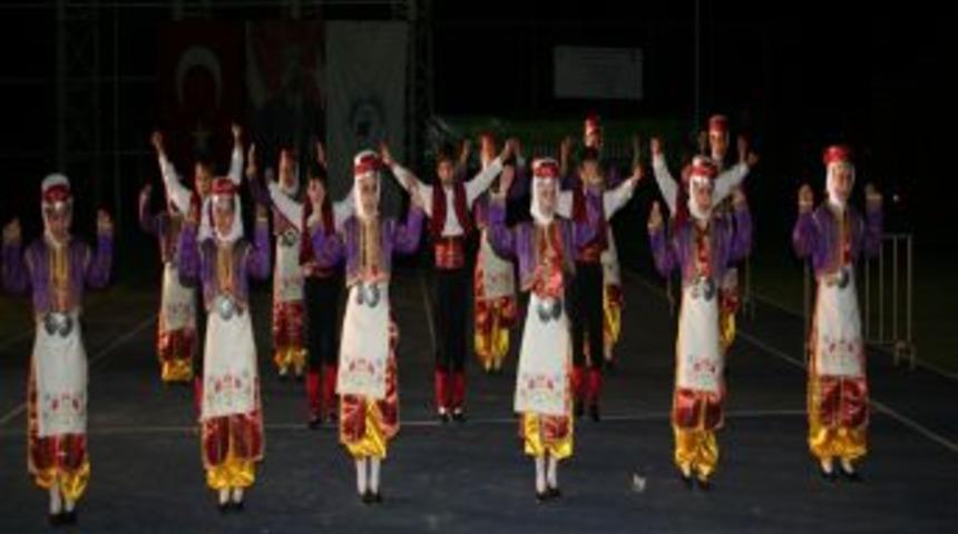 Pa&uuml; T&uuml;rk&uuml;ler İle Coştu