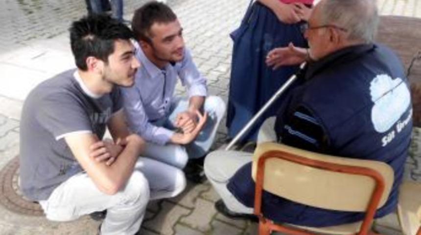 &Uuml;niversite &Ouml;ğrecilerinden Huzurevine Ziyaret