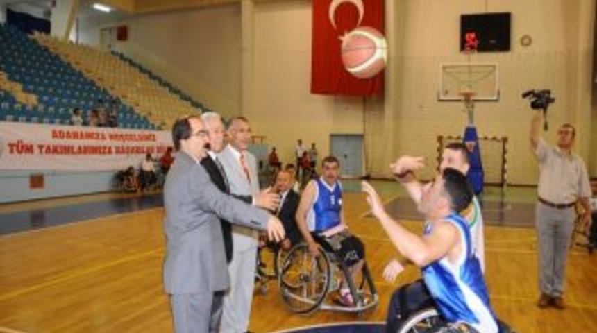Engelleri Y&uuml;rekleriyle Aşıyorlar
