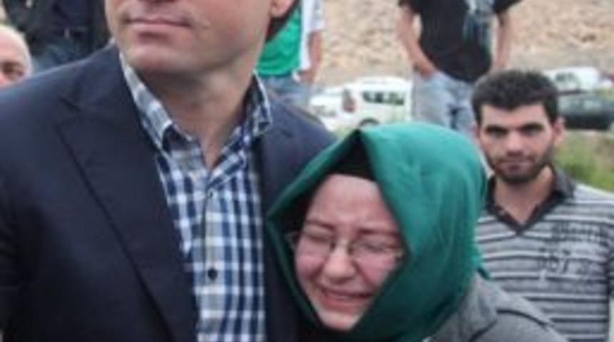 Ertuğrul Sağlam'ı Karşısında G&ouml;r&uuml;nce H&uuml;ng&uuml;r H&uuml;ng&uuml;r Ağladı