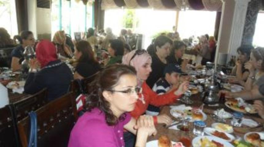 Eğitim-Bir-Sen &Uuml;yeleri Anneler G&uuml;n&uuml;nde Buluştu