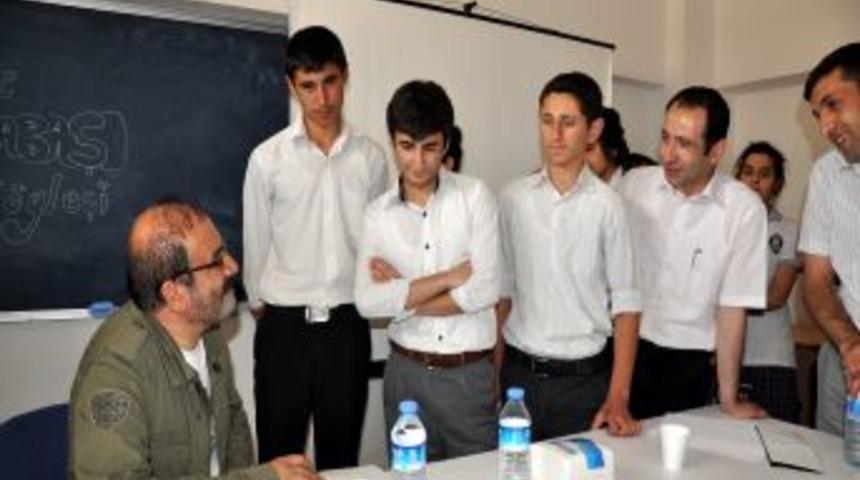Şair Odabaşı, Nusaybin'de S&ouml;yleşiye Katıldı