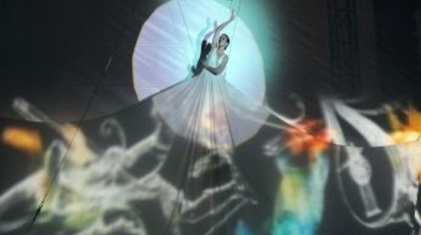 Unutulan Ş&uuml;pheli &Ccedil;ay Termosu Tiyatro Festivalini Yarıda Kestirdi