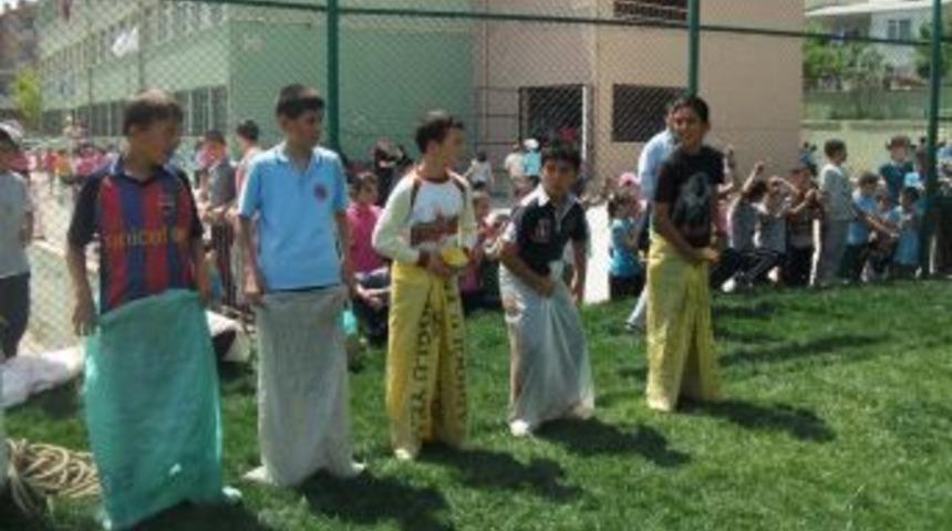 &Ouml;ğrenciler Bahar Şenliklerinde Doyasıya Eğlendi