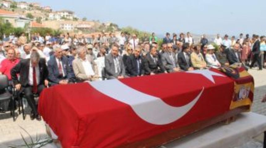 Fo&ccedil;a Tarihinin En Kalabalık Cenazesi