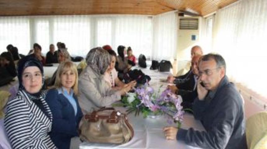 Ak Parti Kadın Kolları'ndan Anneler G&uuml;n&uuml; Etkinliği