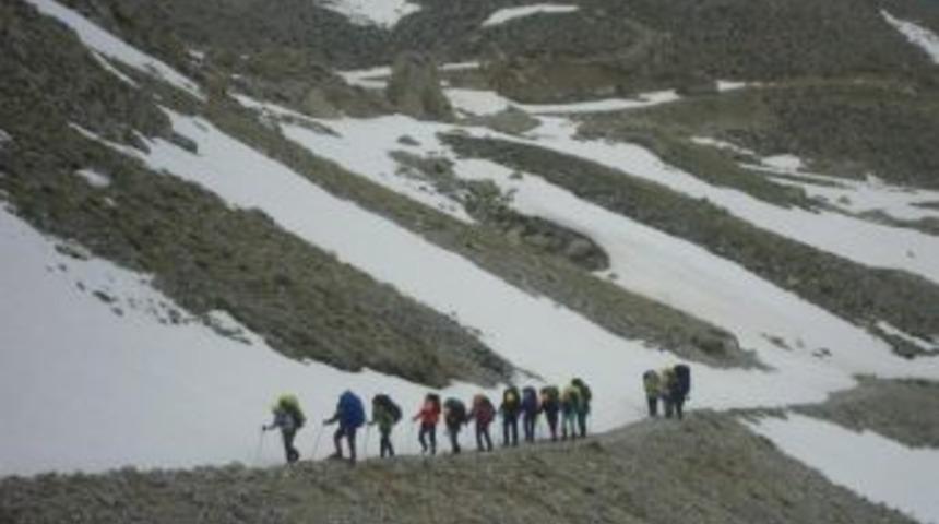 Demirkazık Dağı'nda 12 Ukraynalı Dağcı Kayboldu