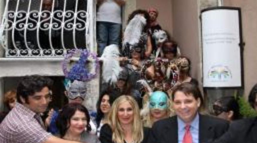 İzmir Mask M&uuml;zesi 1.yaşını Kutladı