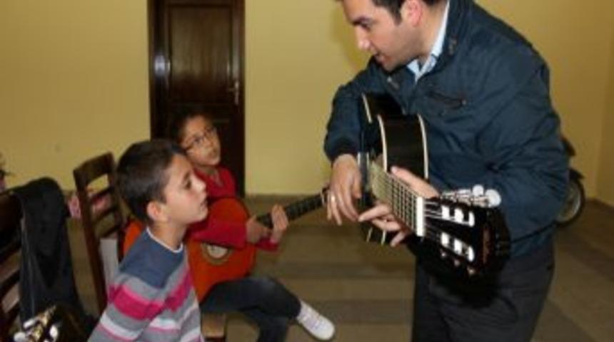 &Ccedil;ocuklara Gitar Eğitimi