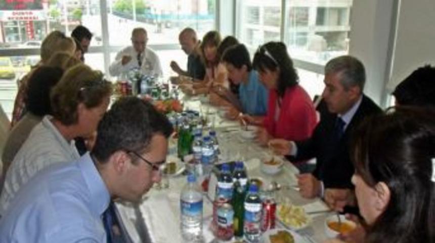 Alman Doktorlar D&uuml;nya Hastanesi'ni Ziyaret Etti