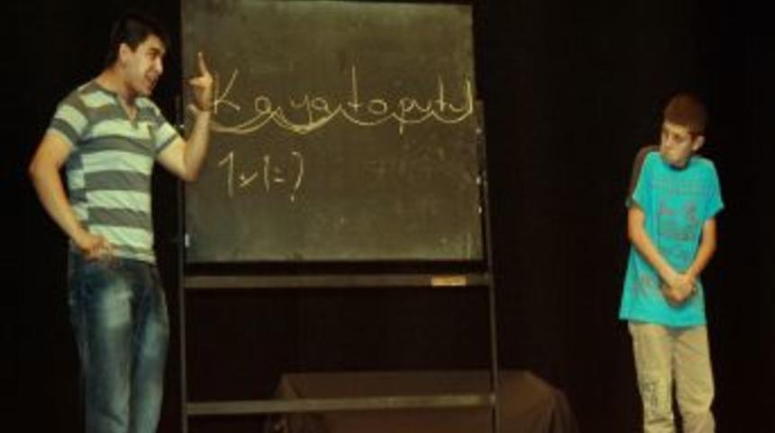 Konuşmadan Anlatıp, Işitmeden Duyurdular