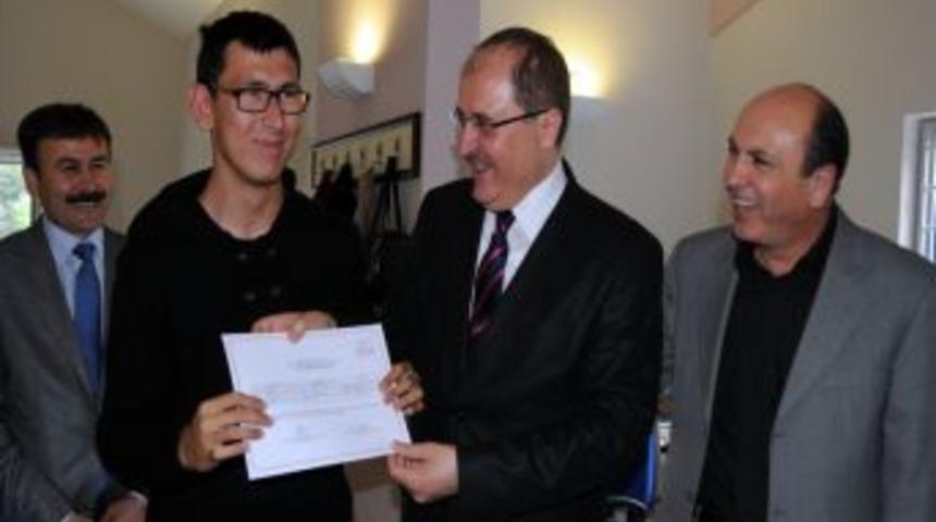 Bilgisayar Kursunu Bitiren Engelli &Ouml;ğrenciler Sertifika Aldı