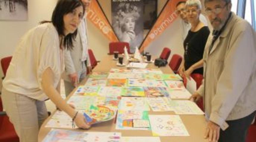 Anlatılmaz Sevgiyi &Ccedil;izdiler