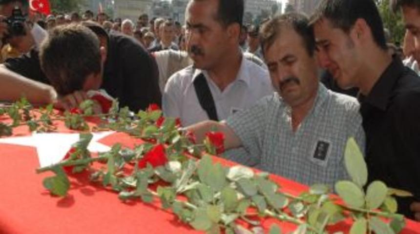 Şehit Oğlundan Ayrılmamak İ&ccedil;in Eşini Boşadı