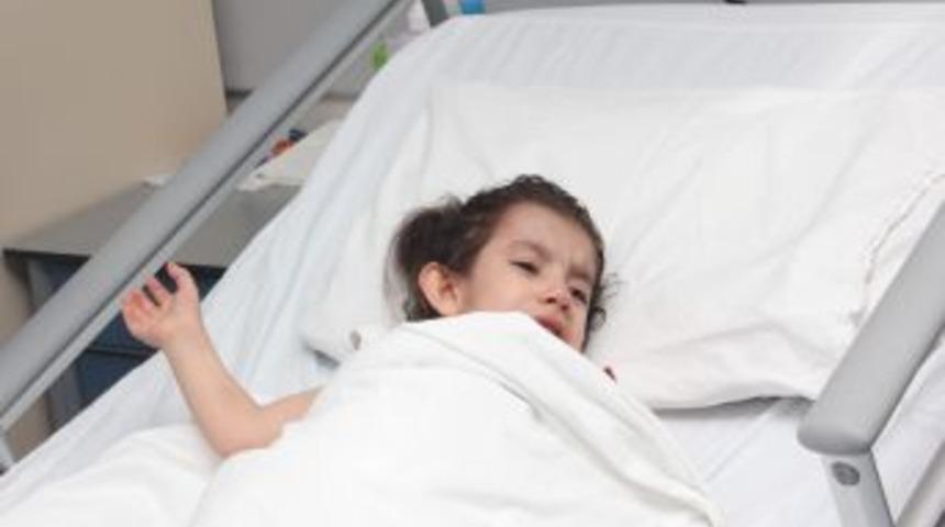 İlknur, Karnına Yapışık Ikizinden Ayrıldı