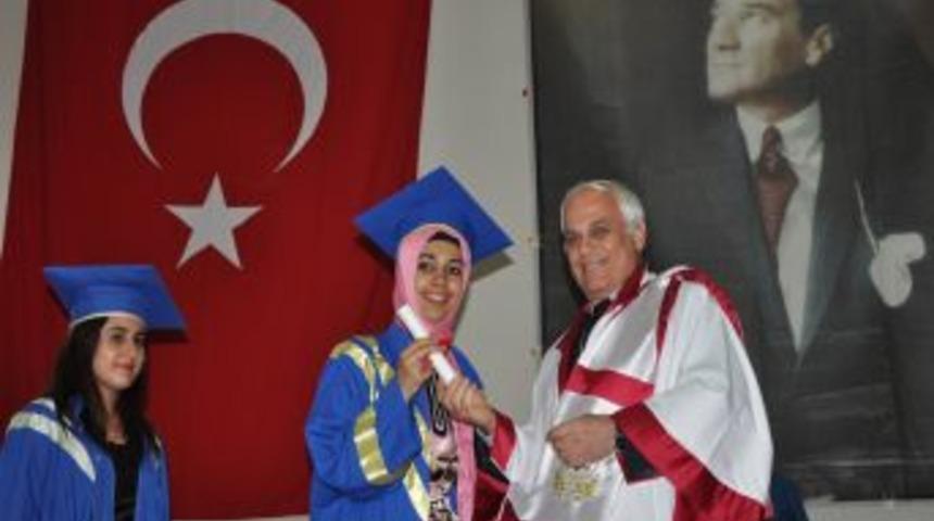 Mersin &Uuml;niversitesi'nde Mezuniyet Sevinci