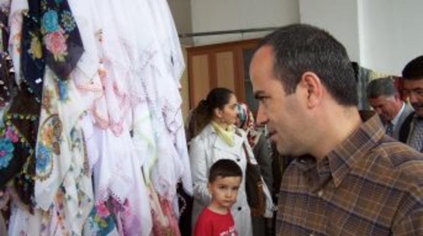 Ahlat&rsquo;ta Ihtiya&ccedil; Sahibi &Ouml;ğrenciler Yararına Kermes A&ccedil;ıldı