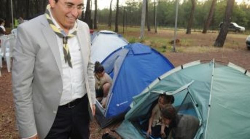 Başkan T&uuml;t&uuml;nc&uuml; İzci Kampında