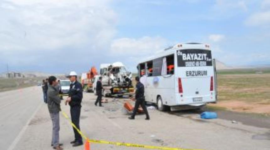 Doğubayazıt'taki Trafik Kazasında Hayatını Kaybedenlerin Isimleri Belirlendi