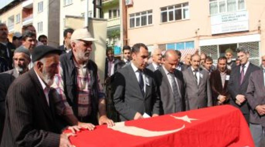 Gen&ccedil; &Ouml;ğretmenin &Ouml;l&uuml;m&uuml; İl&ccedil;eyi Yasa Boğdu