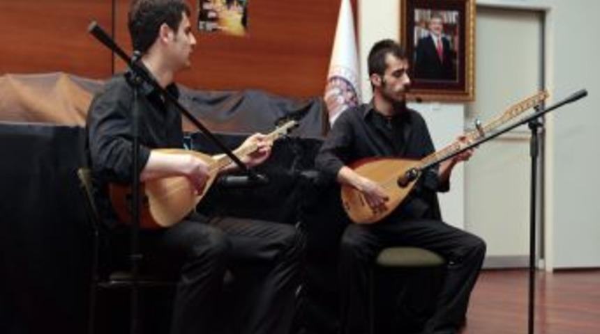 İngiliz Dili Ve Edebiyat B&ouml;l&uuml;m&uuml;'nden "esrar-I Aşk" Şiir Dinletisi