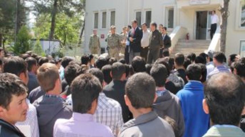 Pazarcık'ta Asker Adaylarına Coşkulu Uğurlama