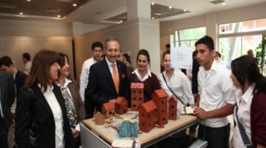 K&uuml;&ccedil;&uuml;k&ccedil;ekmece'de Yaratıcı Ve Yenilik&ccedil;i Fikirler &Ouml;d&uuml;llendirildi