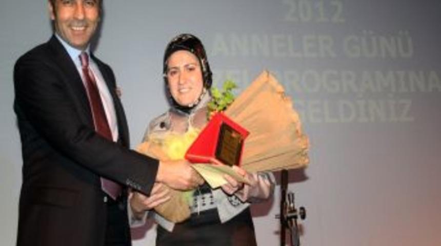 Engelli Annesine 'Yılın Annesi' &Ouml;d&uuml;l&uuml;
