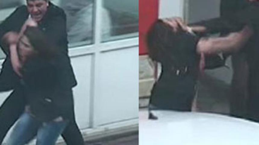 Sokak ortasında kadına dayak