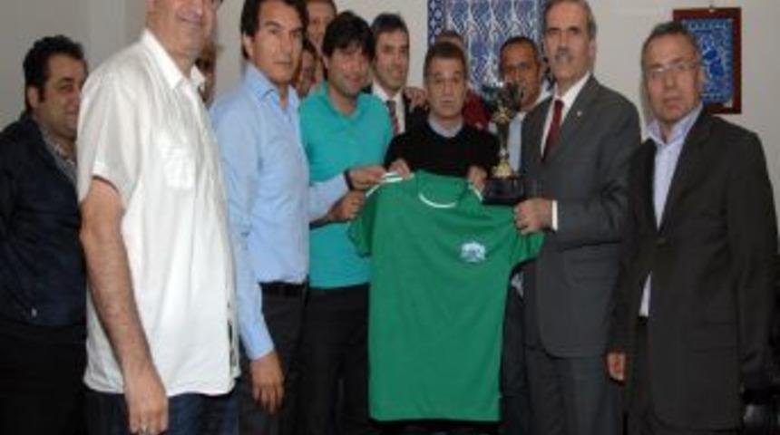 Altepe, Eski Futbolcuları Kabul Etti