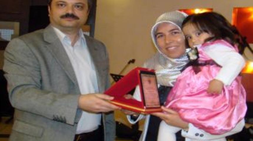 Sel&ccedil;uklu Tıp'ta Hemşirelere Plaket