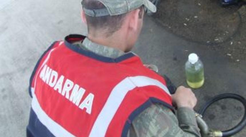 Jandarmadan Ka&ccedil;ak Akaryakıt Operasyonu