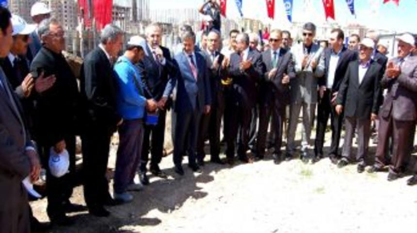 Başbakan&rsquo;ın Bitmesi I&ccedil;in S&ouml;z Aldığı Okulun Temeli Atıldı