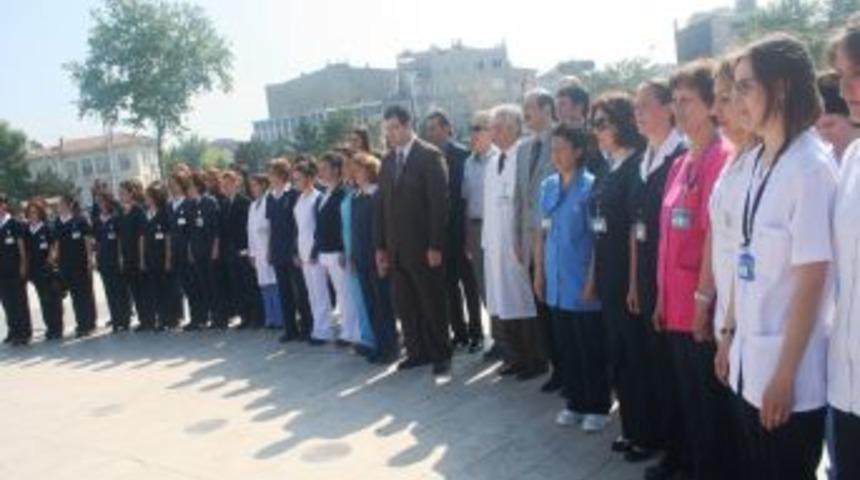 Sakarya'daki Hemşireler  Kent Meydanı'nda Buluştu