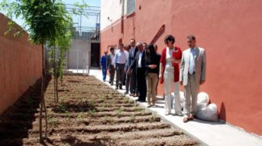 Kahta'da En &Ccedil;evreci Okul Se&ccedil;iliyor