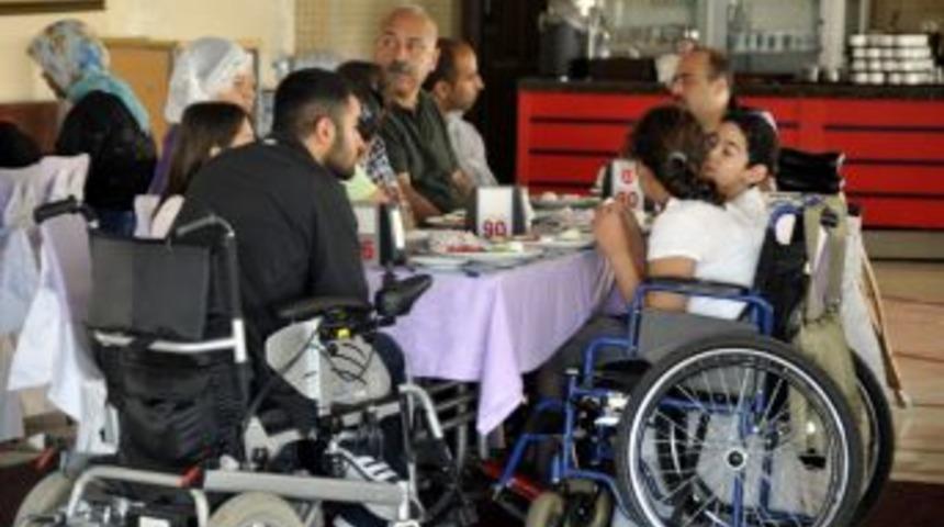 Akdeniz Belediyesi engellilerle el ele