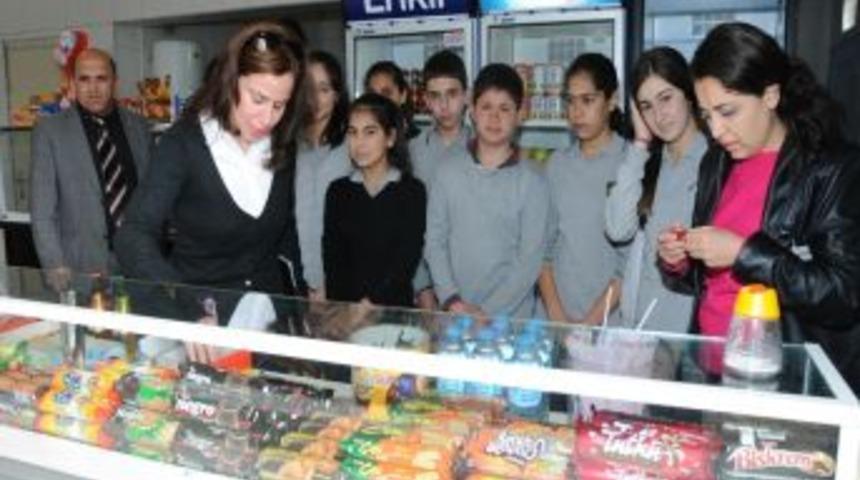 &Ouml;ğrenciler Okul Kantinlerini Yetkililerle Birlikte Denetliyor