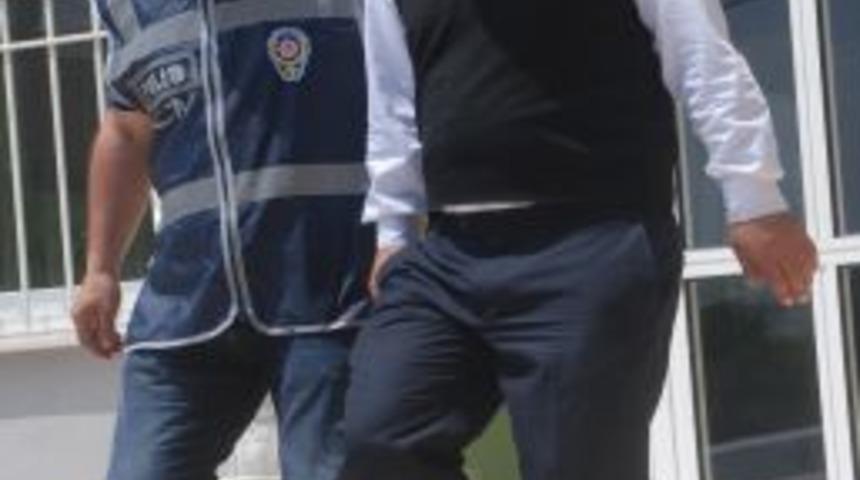 Polis Sigara Ka&ccedil;ak&ccedil;ılarına G&ouml;z A&ccedil;tırmıyor