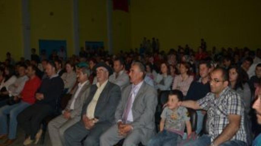 '&ccedil;ift&ccedil;iler G&uuml;n&uuml;'n&uuml; Tiyatro İle Kutladılar