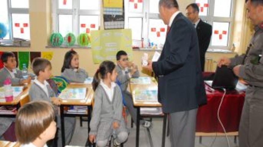 Gediz'de "okul S&uuml;t&uuml; Akıl K&uuml;p&uuml;" Kampanyası Kapsamında Okul S&uuml;t&uuml; Dağıtımı Başladı