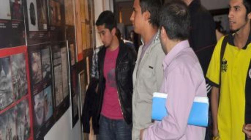 A&Uuml; İletişim Fak&uuml;ltesi'nde Kırmızı Sergi