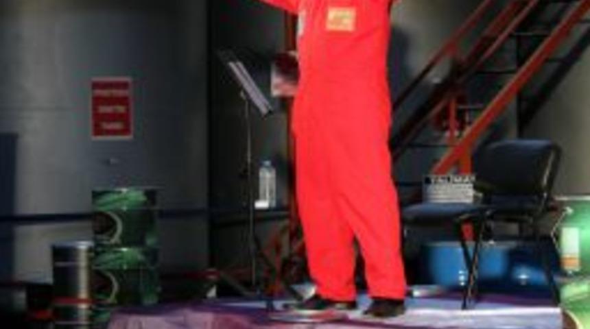 Boya Fabrikasında "stand-Up"