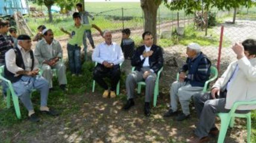 Vali Toprak Sur İl&ccedil;esine Bağlı K&ouml;ylerde Yol Ve İ&ccedil;me Suyu &Ccedil;alışmalarını İnceledi