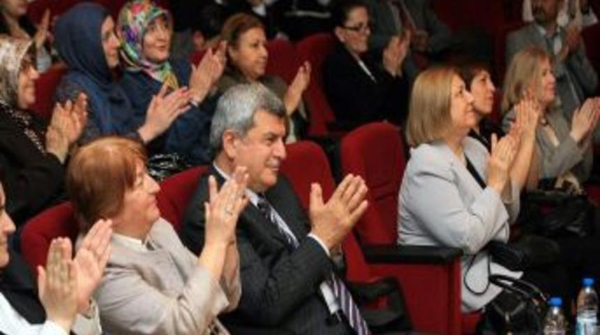 Anneye Okunan Şiirler Ağlattı