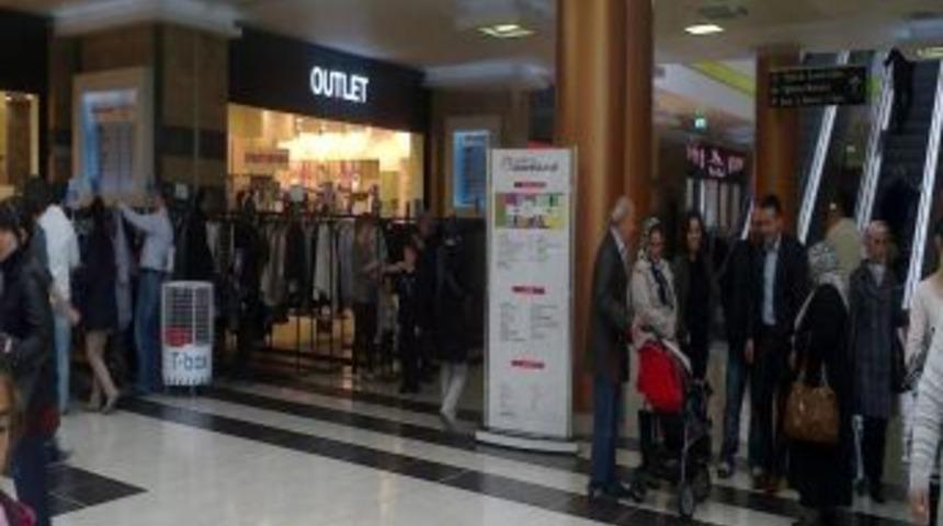 Cevahir Outlet'te İndirim Bitmiyor
