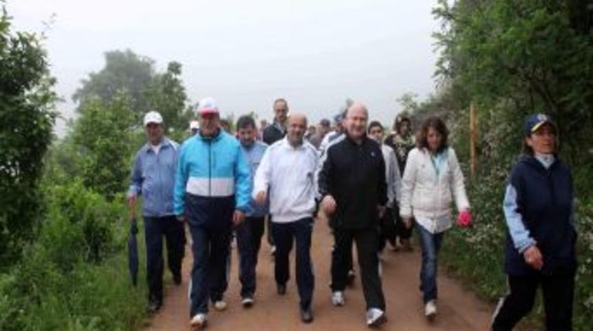 Milletvekilleri Halkla Birlikte Y&uuml;r&uuml;d&uuml;