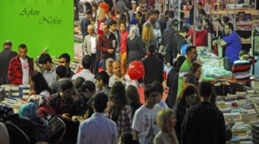 Kitap Fuarı'nı 3 G&uuml;nde 103 Bin Kişi Ziyaret Etti
