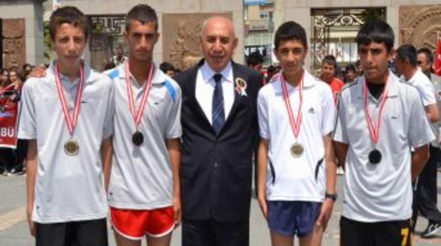 Kayseri'de Gen&ccedil;lik Haftası Kutlandı