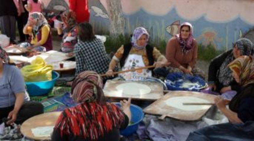 Kula Kenan Evren İlk&ouml;ğretim Okulu'nda Kermes