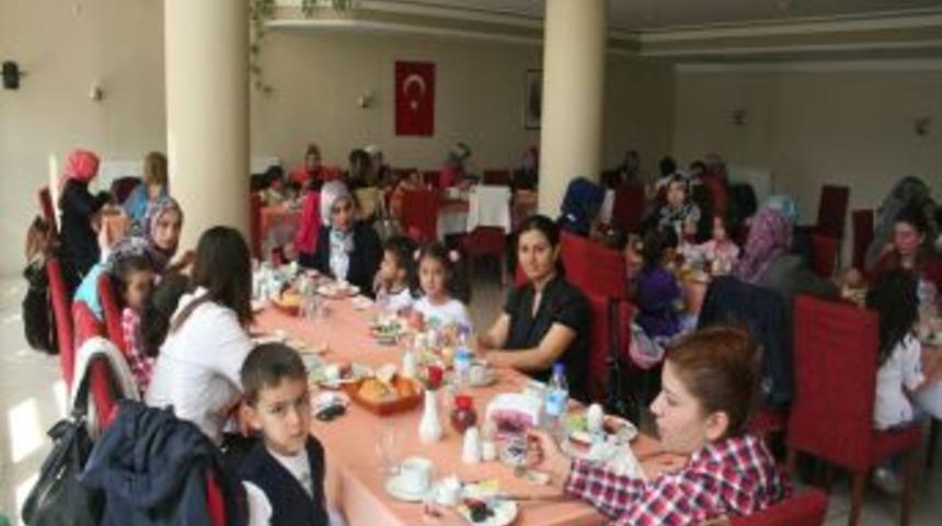 &lsquo;Ata Işığı&rsquo; Velileri Kahvaltıda Buluştu